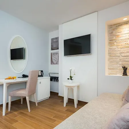 B&B Balatura The Fine