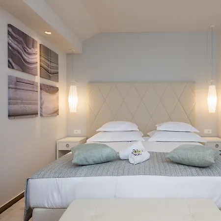 B&B Balatura The Fine