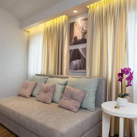 B&B Balatura The Fine