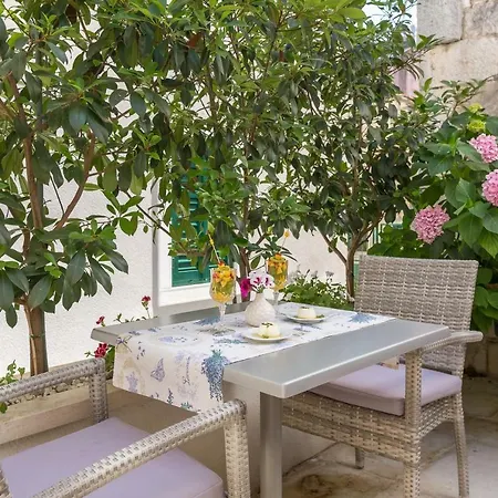 Couette-café Balatura The Fine